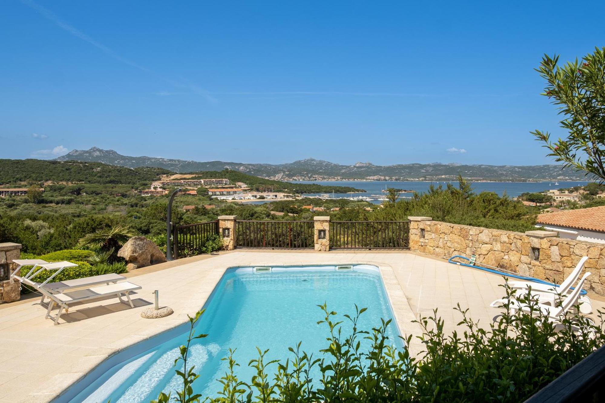 Villa Baja Sardinia Con Piscina E Vista المظهر الخارجي الصورة