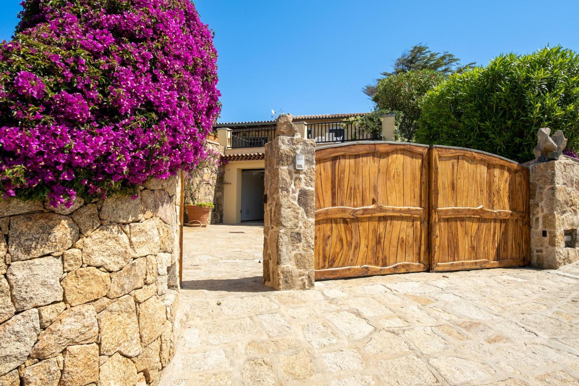 Villa Baja Sardinia Con Piscina E Vista المظهر الخارجي الصورة