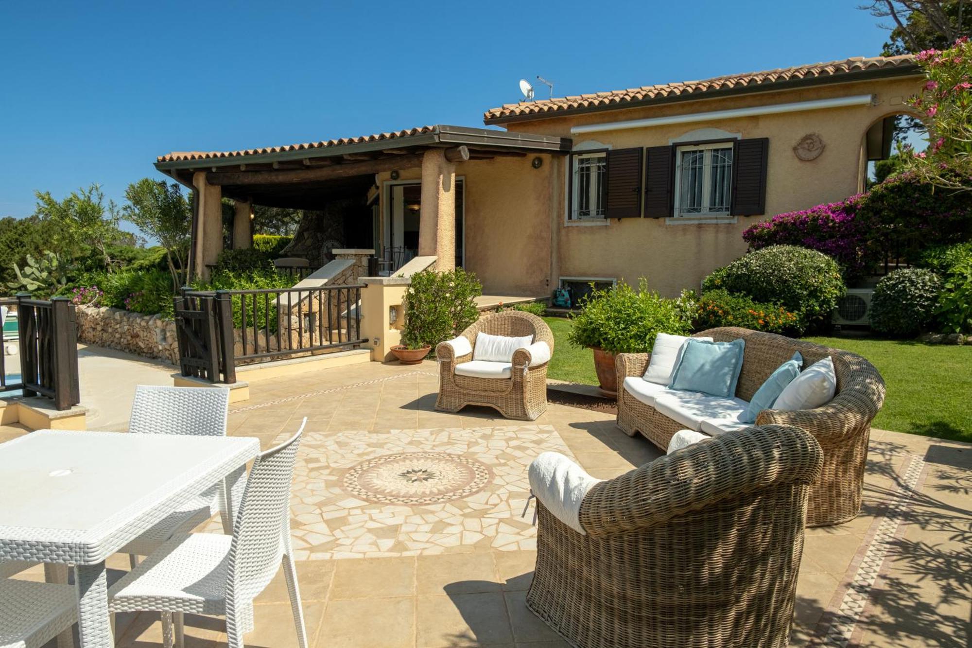 Villa Baja Sardinia Con Piscina E Vista المظهر الخارجي الصورة